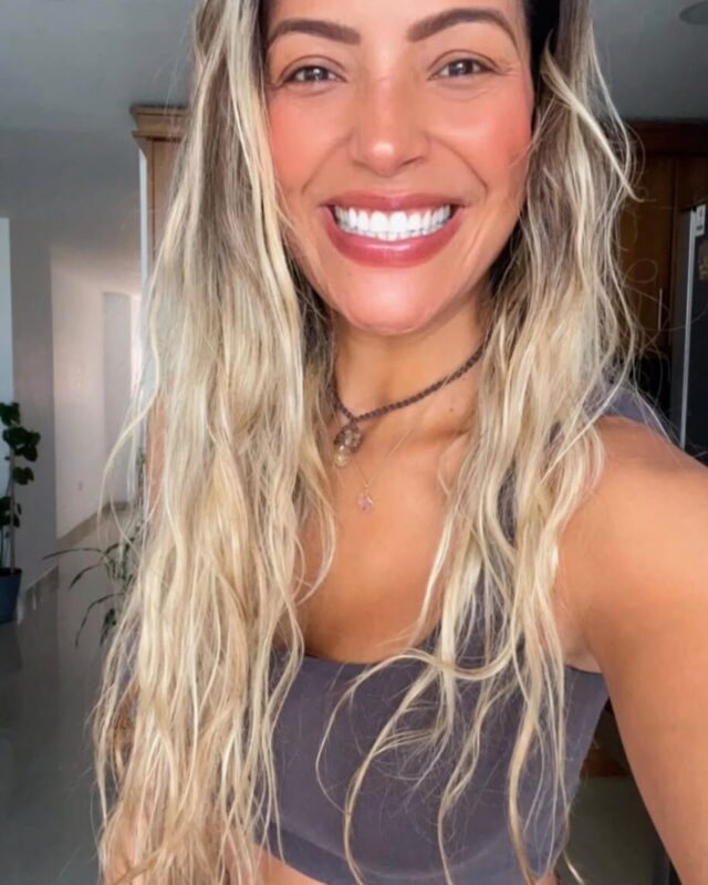 Retrato de DebAnanda sonriendo